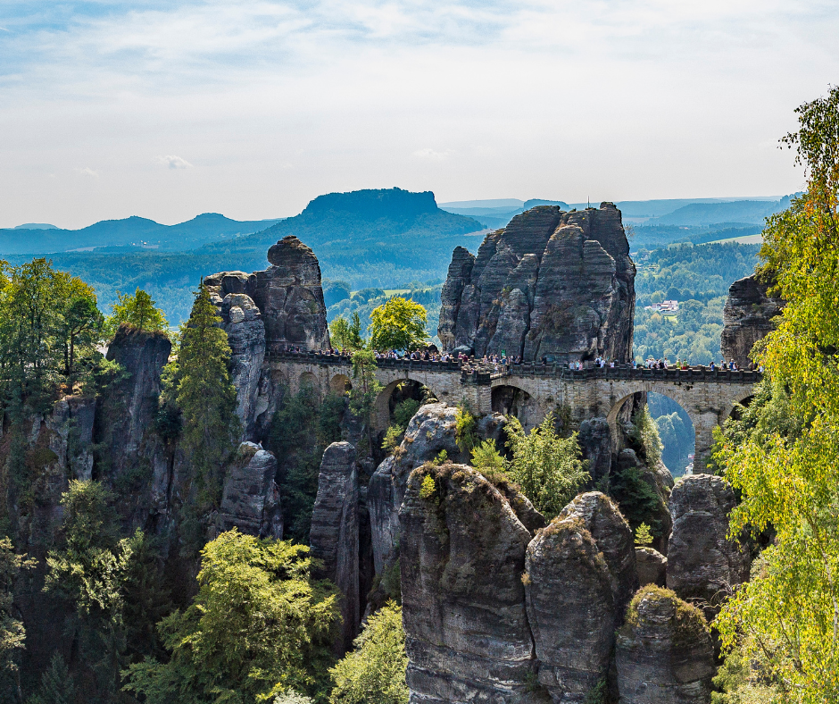 Zwischen Sandsteinfelsen und Natur – Immobilienbewertung in der Sächsischen Schweiz durch unser erfahrenes Team.